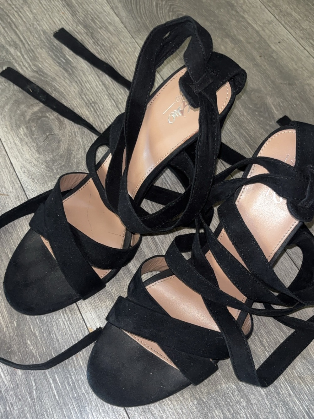 Stinky smelly heels